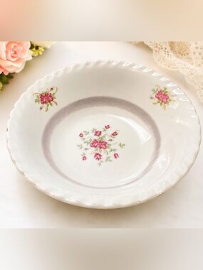 Vintage Japan Porcelain Berry Bowl Scalloped Serving Bowl 7”